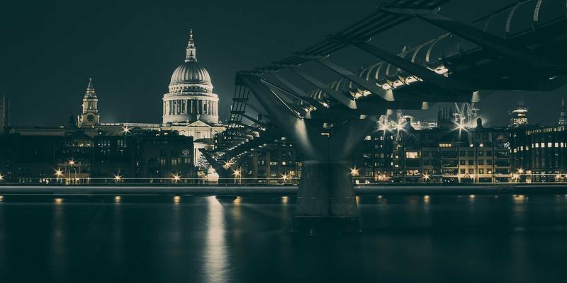 智能感光,随境而变:揭秘星辰眼镜智能变色技术如何重塑您的视觉体验